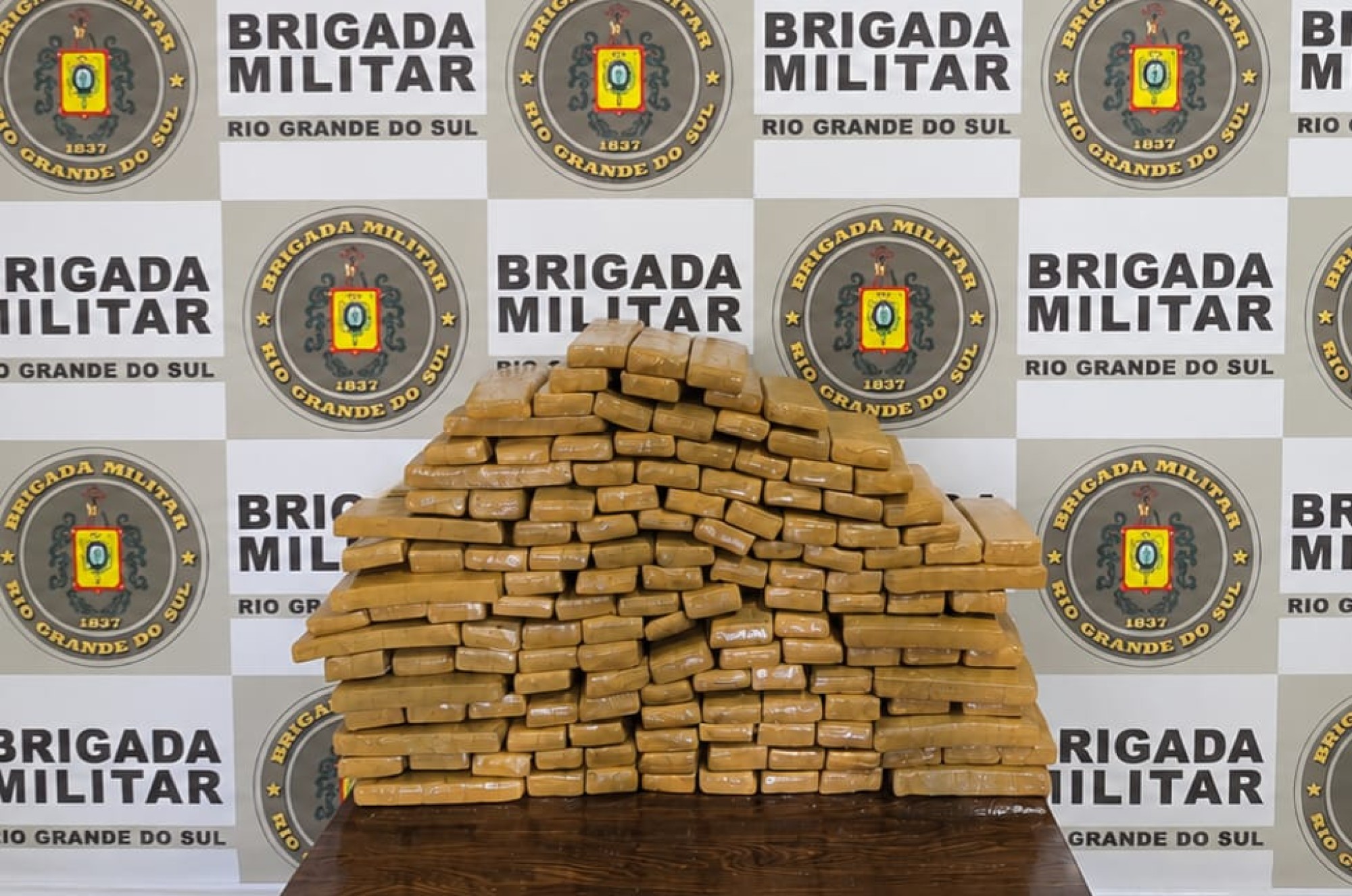 Brigada Militar apreende mais de 100 quilos de maconha em Espumoso