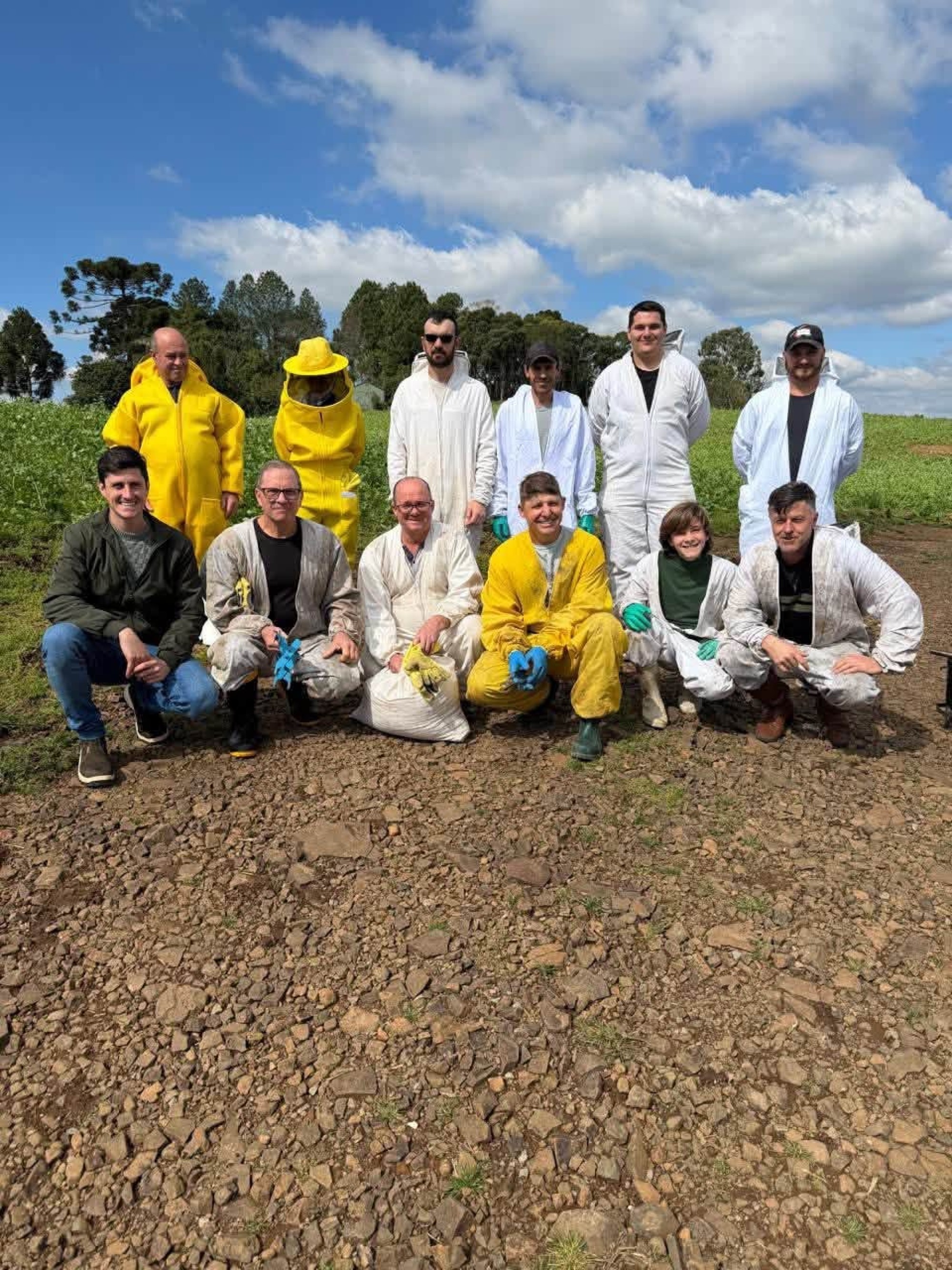 Curso de Apicultura orienta produtores sobre manejo das colmeias em Ilópolis