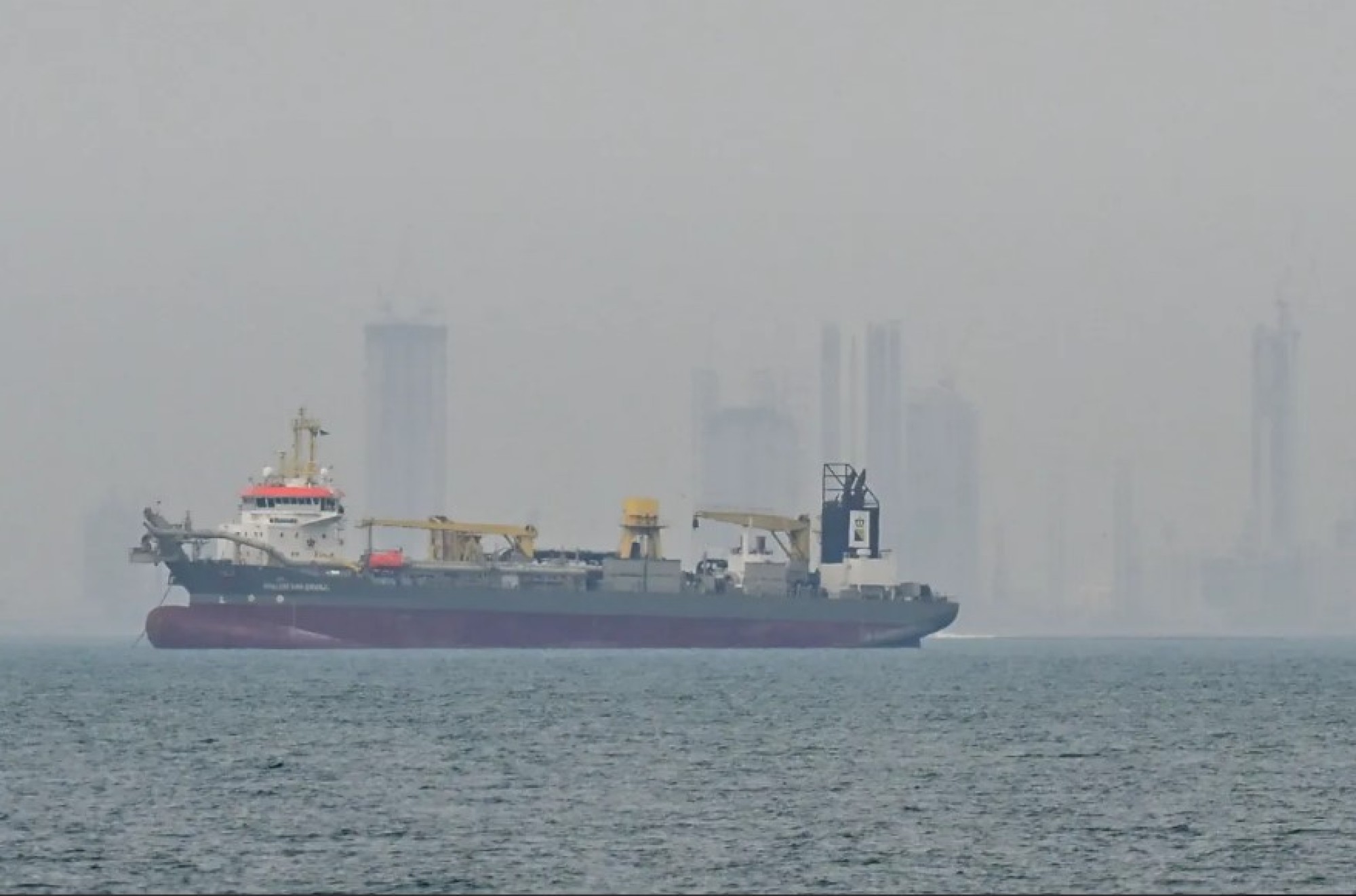 Emirados Árabes Unidos reclamam que Ormuz segue controlado pelo Irã