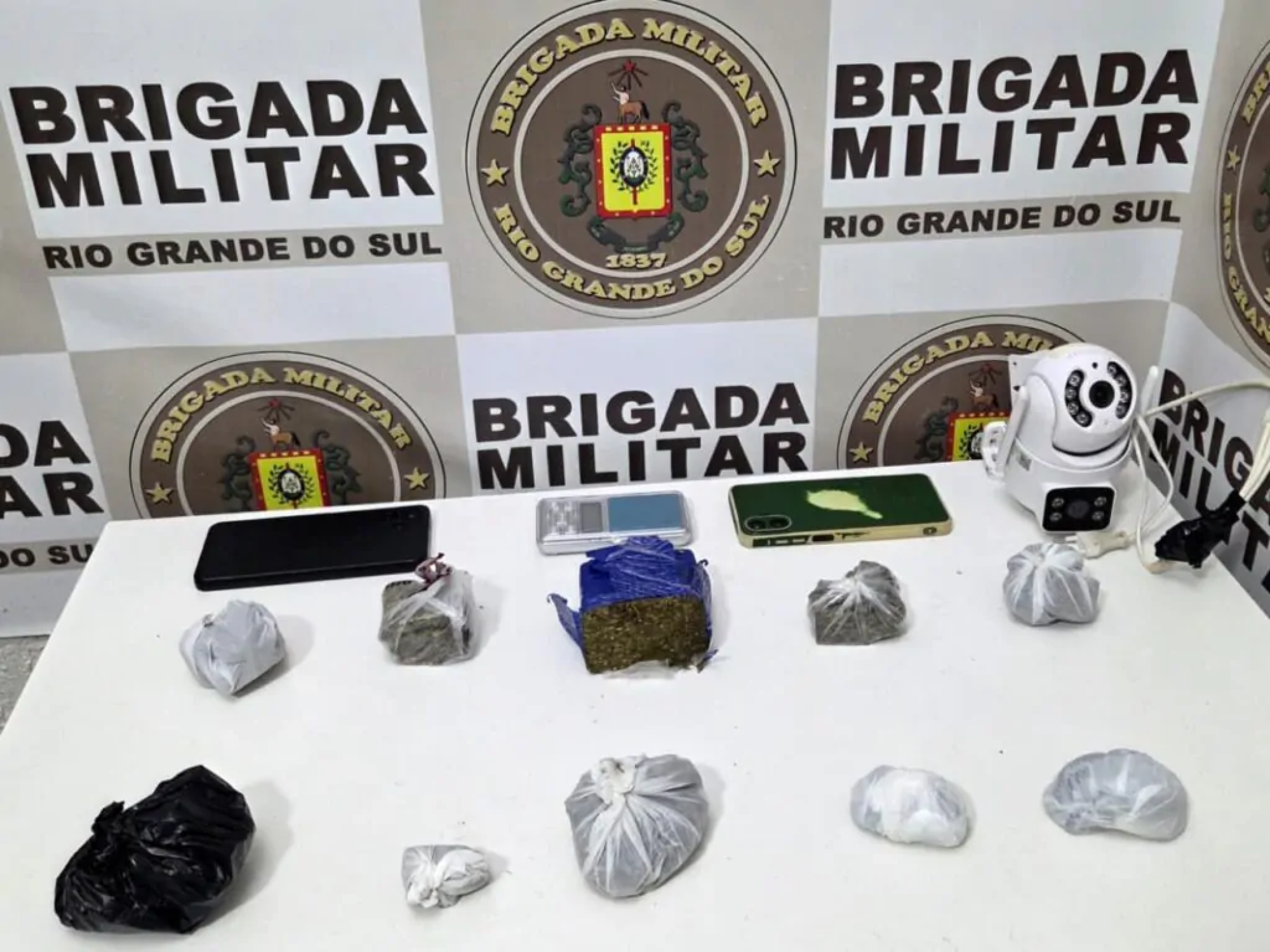 Dupla é presa por tráfico de drogas em Serafina Corrêa.