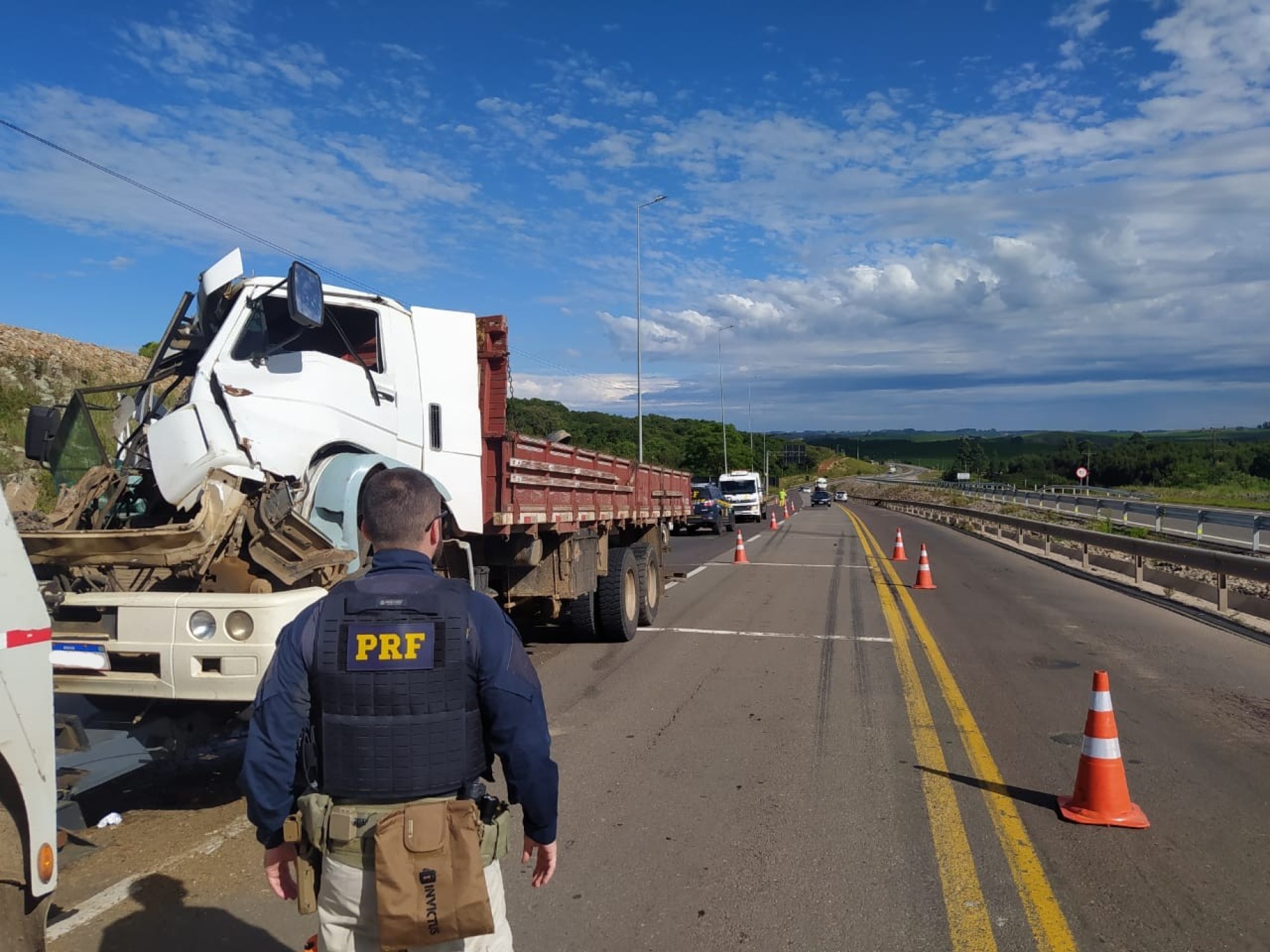 Colisão entre caminhão e carreta deixa motorista ferido na 386 em Fontoura Xavier