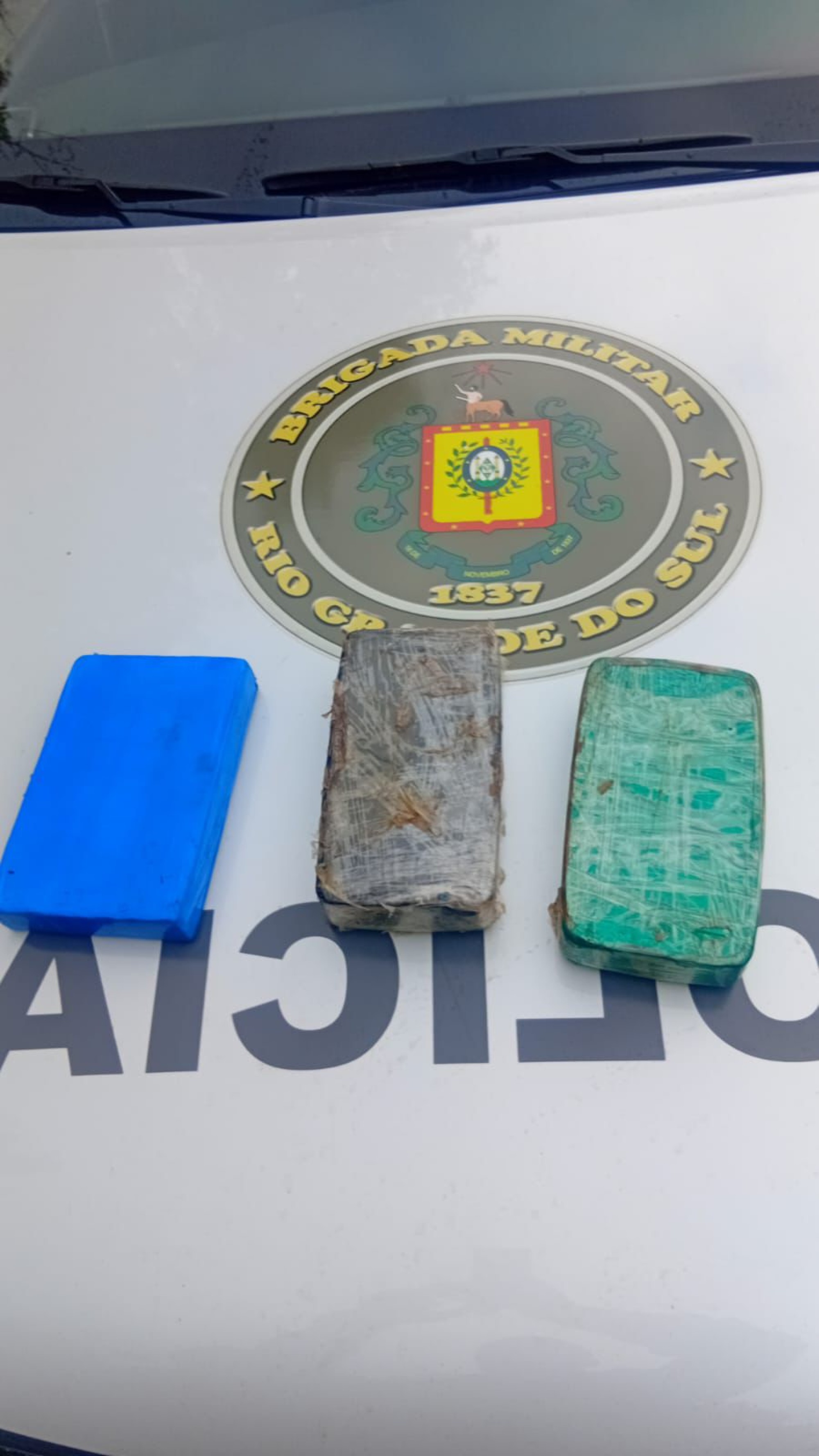 Homem é preso com cerca de 4 quilos de drogas após perseguição em Encantado